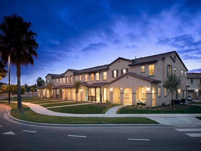 Building Photo - The Vines at Riverpark