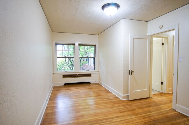 Building Photo - 1931 West Hills Two Bedroom Townhouse Available Soon!