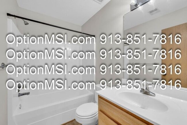 Building Photo - Overland park duplex!