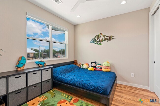 Building Photo - 1208 N Academy Ave