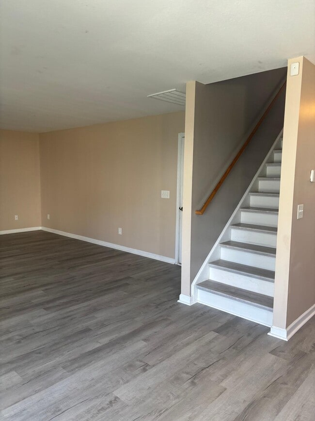 Building Photo - 1825 Polaris Dr