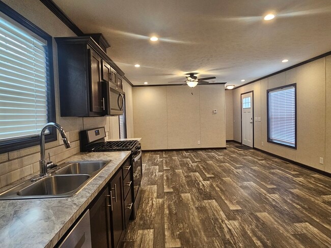 Building Photo - 333 E Lakewood Blvd