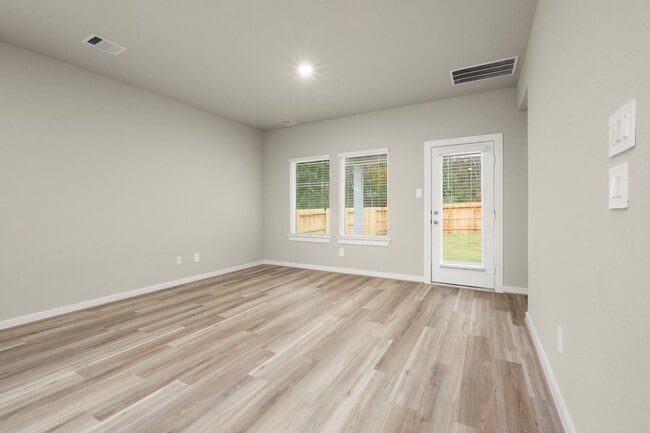 Building Photo - 18733 Timber Gln Dr