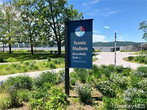 Building Photo - 96 Main St