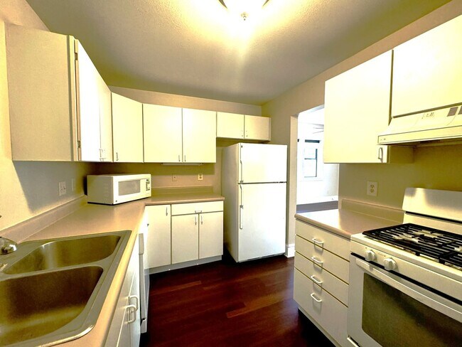 Building Photo - Peregrine 128
