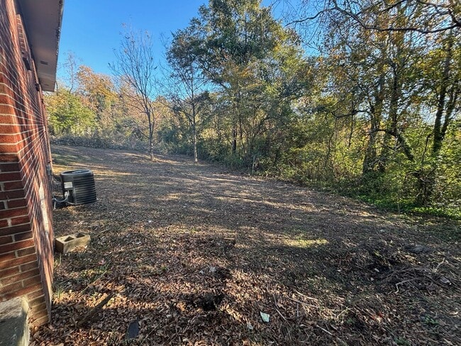 Building Photo - Vintage Charm Meets Modern Convenience