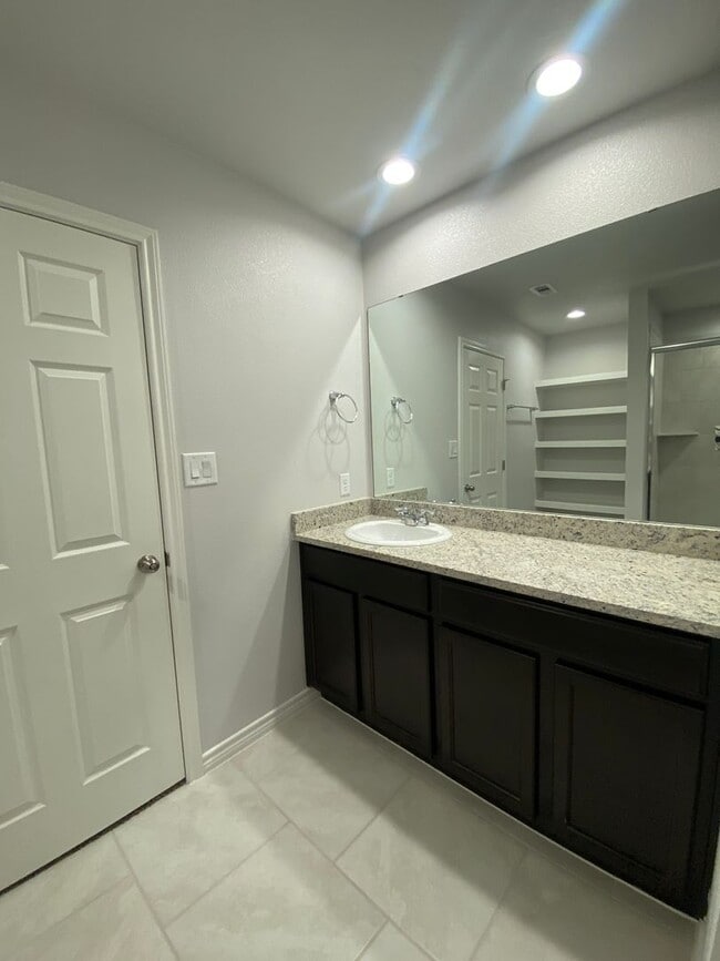 Building Photo - NEWER 4 BDRM HOME IN FLOUR BLUFF ISD!