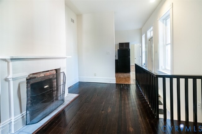 Building Photo - 407 W Clay St