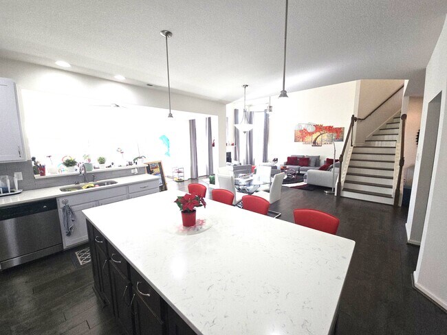 Building Photo - 1129 Flower St