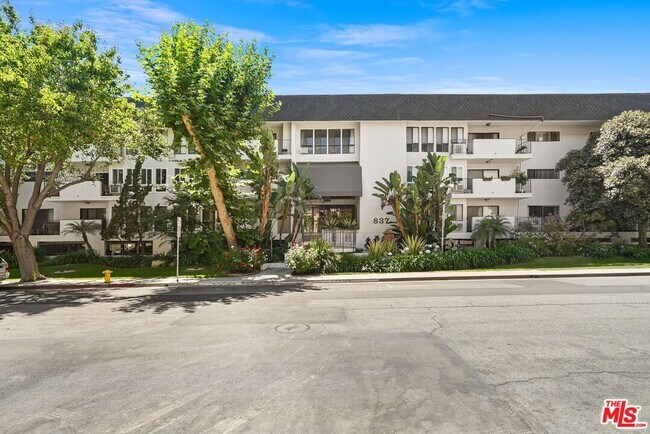 Building Photo - 837 N W Knoll Dr