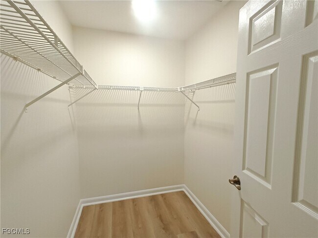 Building Photo - 630-636 SE 13th Pl