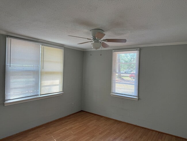 Building Photo - Lexington Area - Call Lexington office for information and to view 803-359-0793