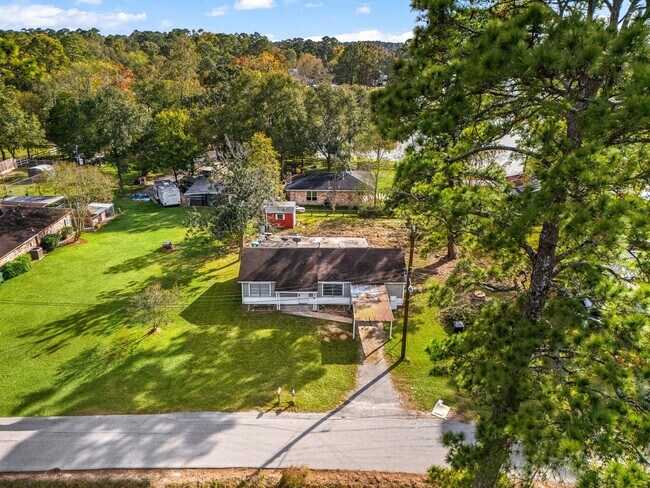 Building Photo - 340 Magnolia Dr