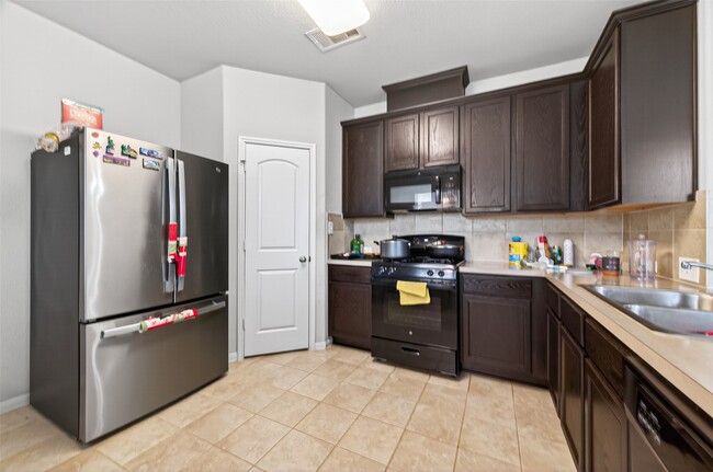Building Photo - 14206 Singing Oaks Trl