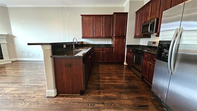 Building Photo - 902 W 23rd St