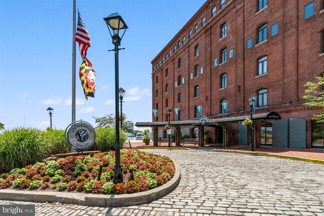 Building Photo - 1000 Fell St