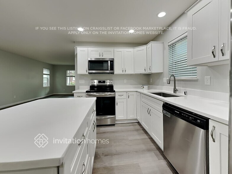 Building Photo - 3651 London Loop NE