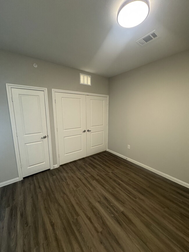 Building Photo - 4505 Vintage Blvd