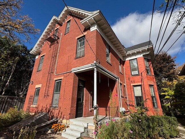 Building Photo - 462 Holly Ave