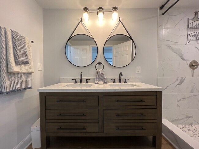 Building Photo - 24 Seth St