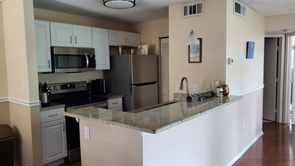 Granite counter tops - 115 112th Ave NE