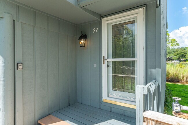 Building Photo - 200 White St