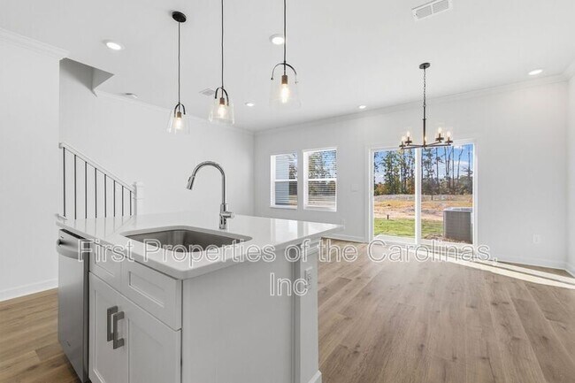 Building Photo - 238 Tiger Lily Dr