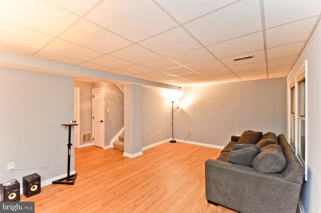 Building Photo - 9505 Baroness Ct
