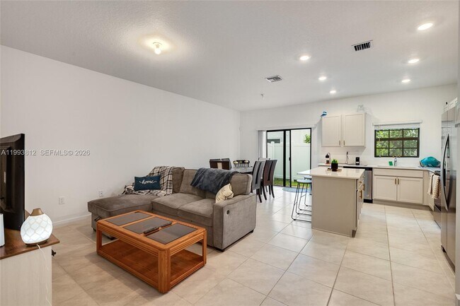 Building Photo - 834 SW 11th Ter