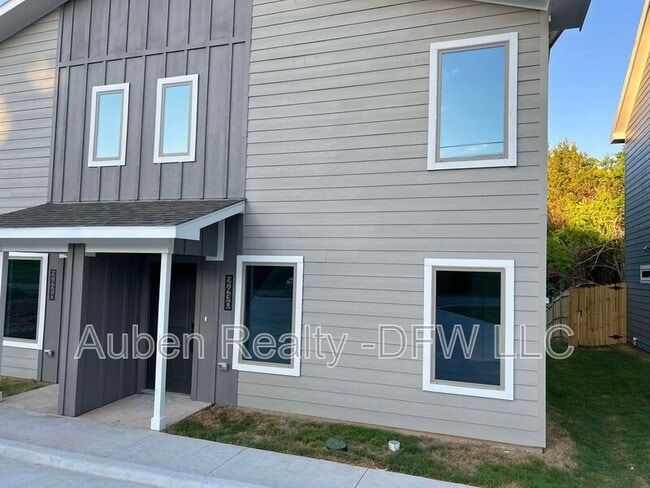 Building Photo - 2430 S Fannin Ave