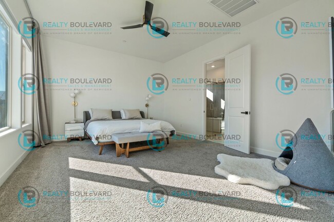 Building Photo - Stylish 3-Bedroom Sanctuary with Sophistic...
