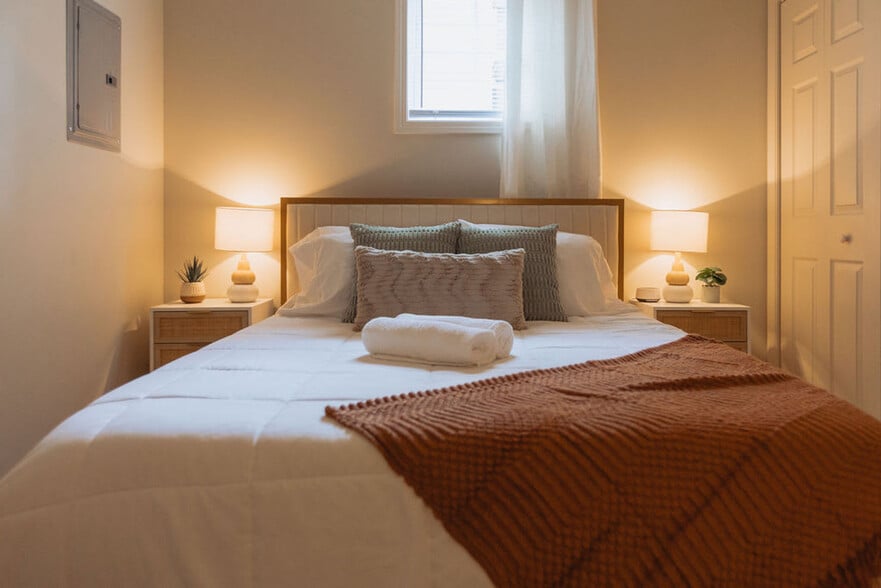 Building Photo - 308 Lamont St