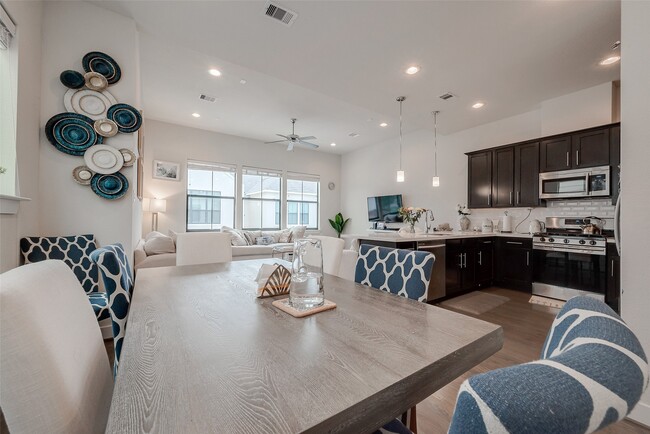 Building Photo - 3904 Tulane Oak Dr