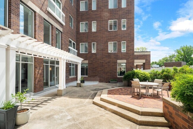 Building Photo - 950 Massachusetts Ave