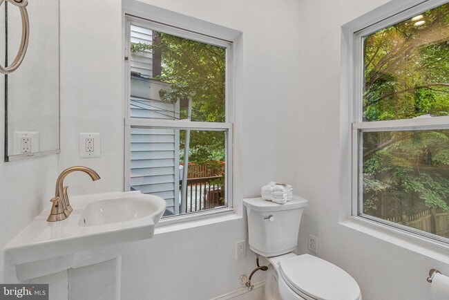 Building Photo - 4414 Volta Pl NW