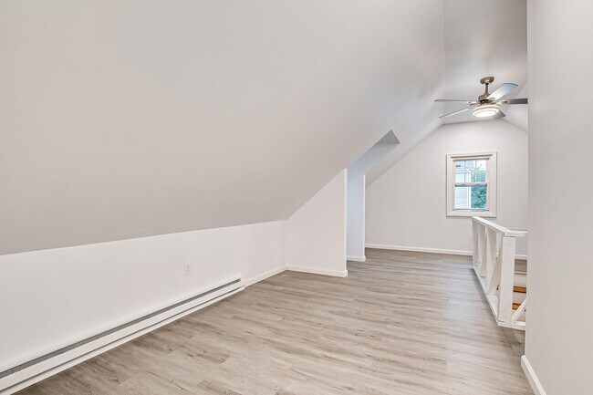 Building Photo - 64 Boltin St