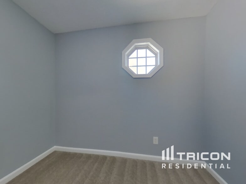 Building Photo - 341 Rosemont Ct