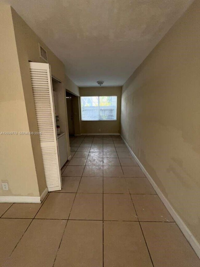 Building Photo - 4625 NW 9th Dr