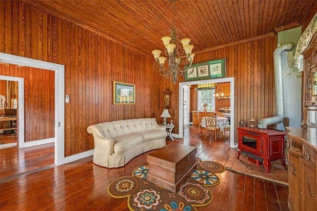 Building Photo - 813 Nelson Ave