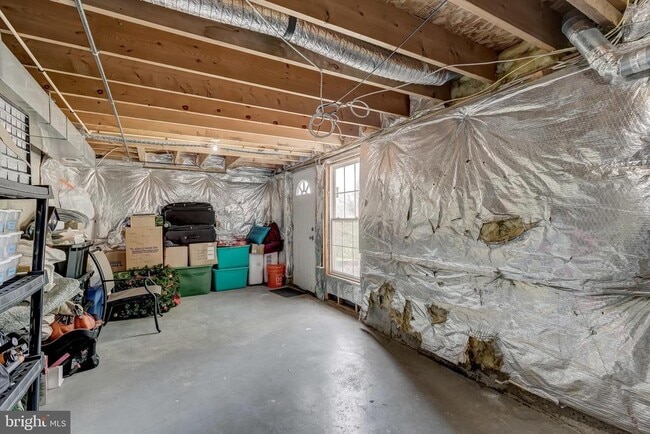 Building Photo - 583 Henderson Rd