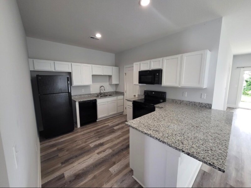 Building Photo - 5450 N Colburn Ct