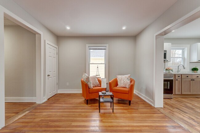 Building Photo - Newly Renovated Single Family available Now!