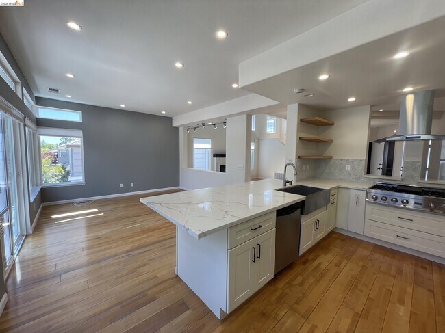 Building Photo - 70 Seabreeze Dr