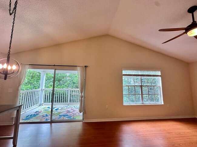 Building Photo - Charming 1-Bedroom Loft-Style Condo in The...