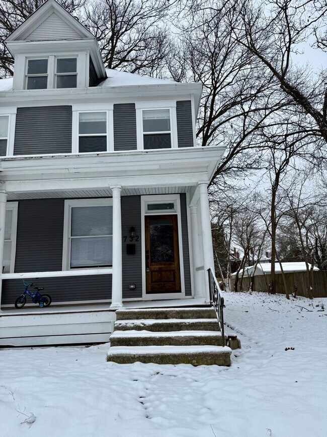 Building Photo - 730-732_OAKWOOD_AVENUE