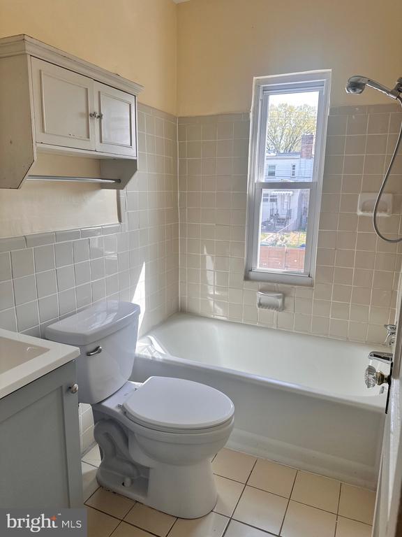 Building Photo - 3433 Clay St NE