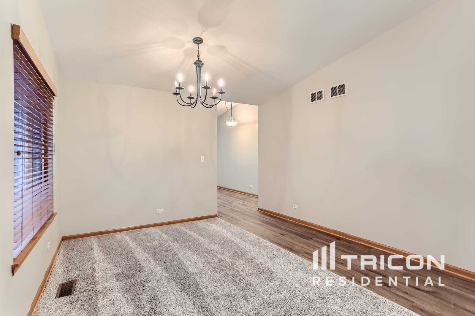 Building Photo - 924 Deer Trail Dr