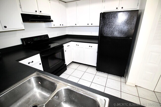 Building Photo - 6287 Scotch Pine Ln
