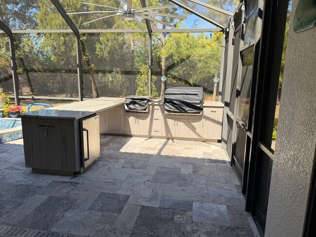 Building Photo - 145 Silver Falls Dr