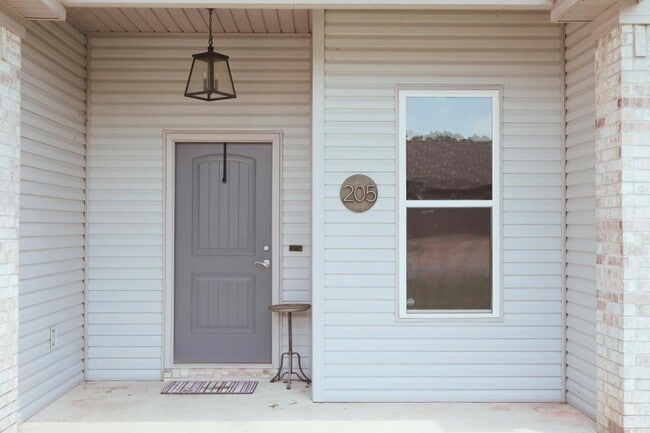 Building Photo - 205 Windcrest Cir